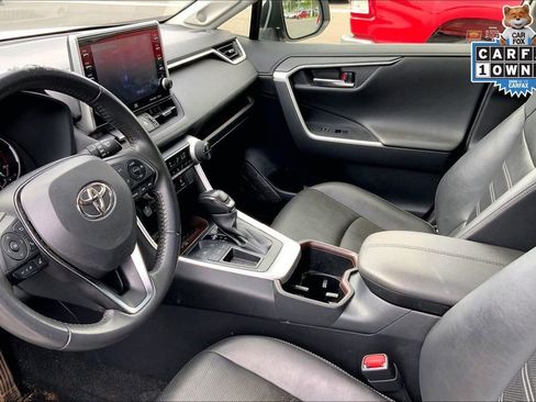 Used 2022 Toyota RAV4 Limited image 16