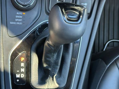 Used 2021 Jeep Cherokee Altitude image 25