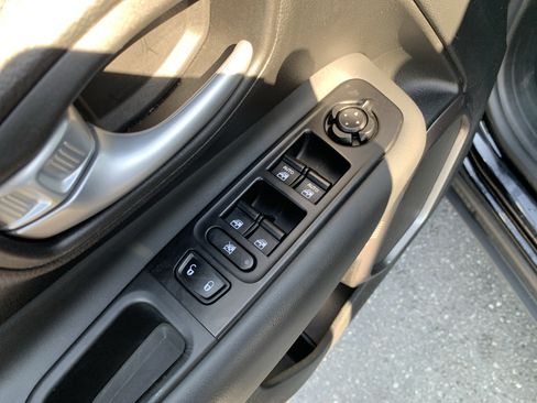 Certified 2023 Jeep Renegade Latitude AWD/4WD image 15