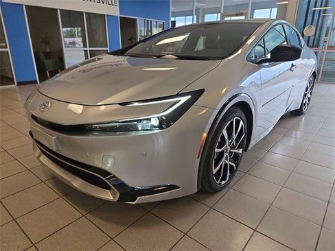 Used 2025 Toyota Prius Plug-In Hybrid image 4