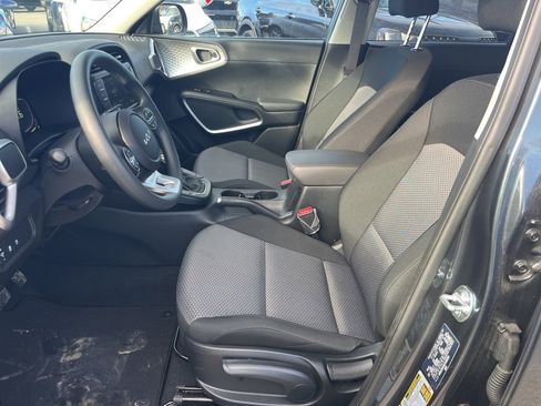 Certified 2025 Kia Soul LX w/ LX Technology Package image 13