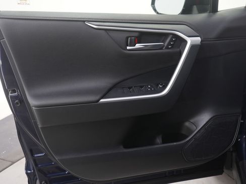 Used 2020 Toyota RAV4 Limited image 22