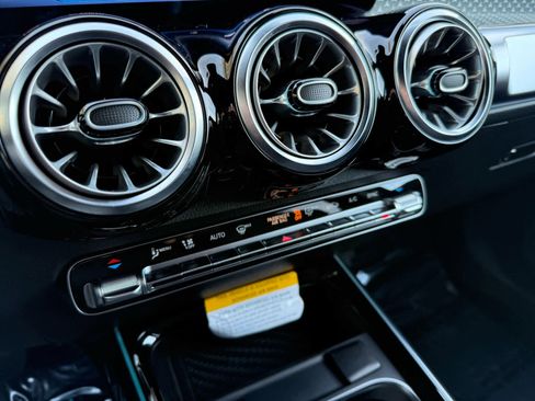 Certified 2025 Mercedes-Benz GLB 250 4MATIC image 19