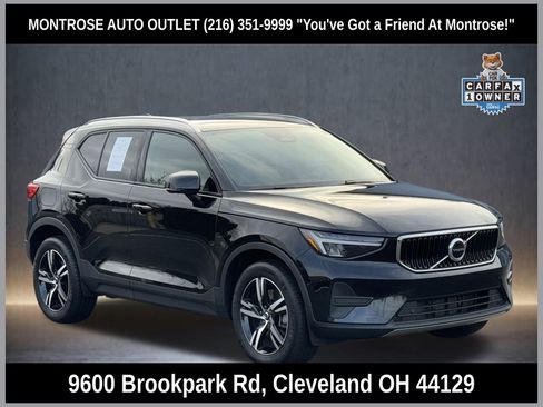 Used 2023 Volvo XC40 B5 Core image 1