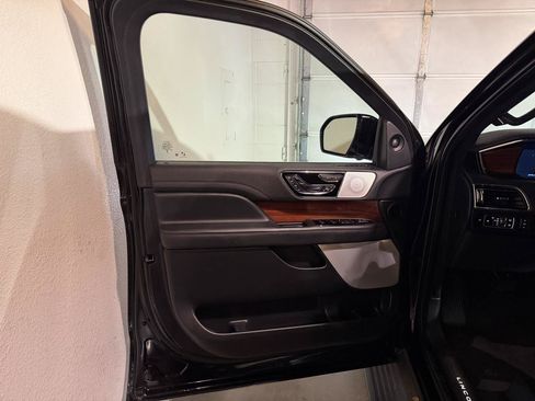 Used 2023 Lincoln Navigator L Reserve AWD/4WD image 8