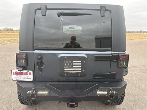 Used 2007 Jeep Wrangler Unlimited Sahara image 6