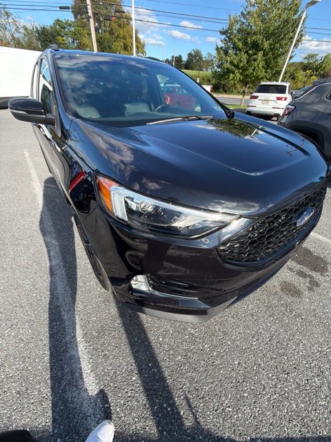 Used 2020 Ford Edge ST-Line w/ Cold Weather Package AWD/4WD image 1