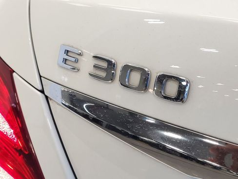 Used 2017 Mercedes-Benz E 300 4MATIC w/ Premium 2 Package image 8