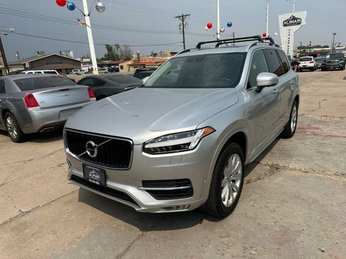 Used 2018 Volvo XC90 T6 Momentum w/ Convenience Package AWD/4WD image 3