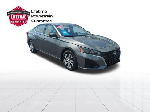 Used 2025 Nissan Altima 2.5 S FWD image 2