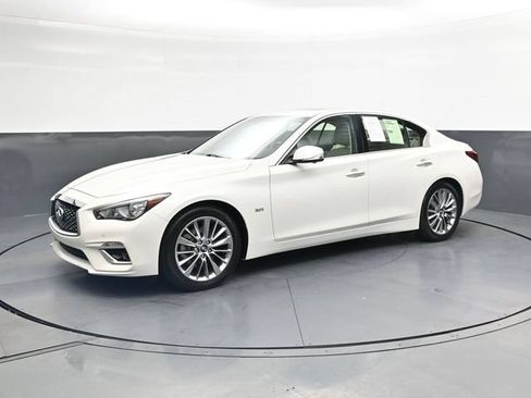 Used 2018 INFINITI Q50 Luxe w/ Essential Package (3.0T Luxe) RWD image 9