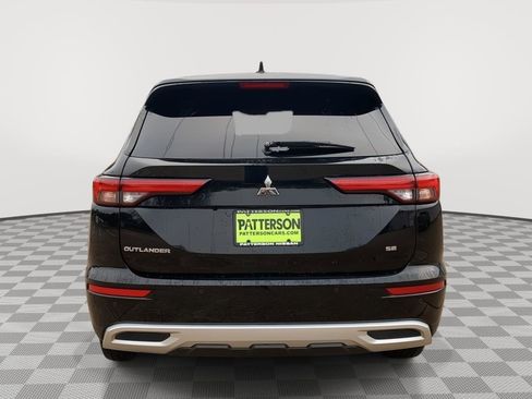 Used 2024 Mitsubishi Outlander SE image 3