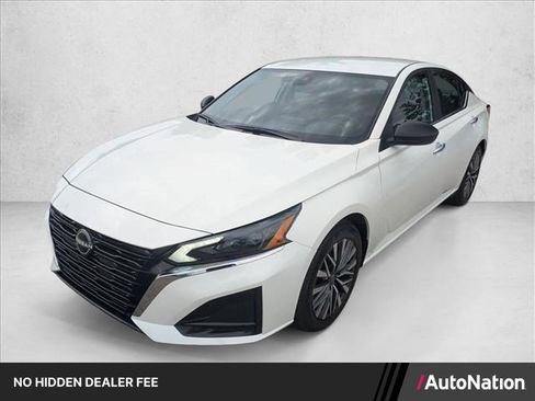 Used 2025 Nissan Altima 2.5 SV FWD image 1