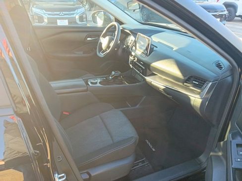 Used 2024 Nissan Rogue SV image 8