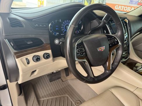 Used 2019 Cadillac Escalade Premium Luxury w/ LPO, Radiant Package AWD/4WD image 31