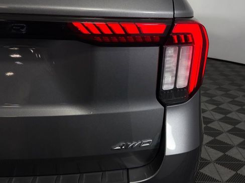 Used 2025 Ford Explorer ST-Line image 11