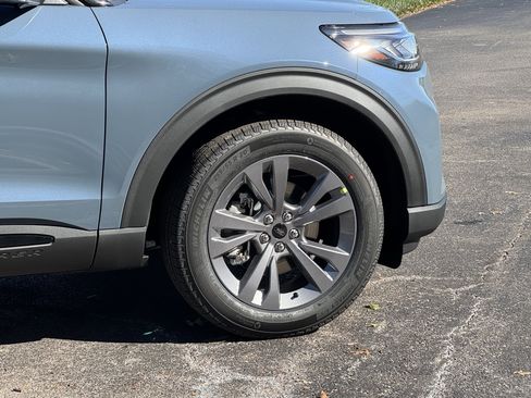 New 2026 Ford Explorer Active w/ Active Comfort Package image 8