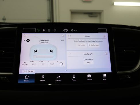 Used 2024 Chrysler Pacifica Touring-L image 49