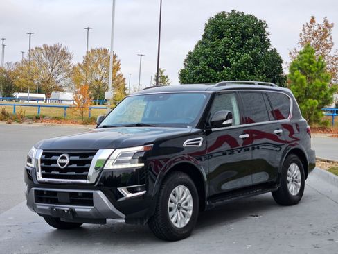 Used 2023 Nissan Armada SV image 3