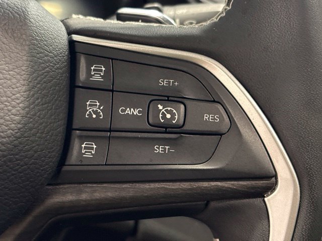 Used 2024 Jeep Grand Cherokee Limited w/ Luxury Tech Group II AWD/4WD image 16
