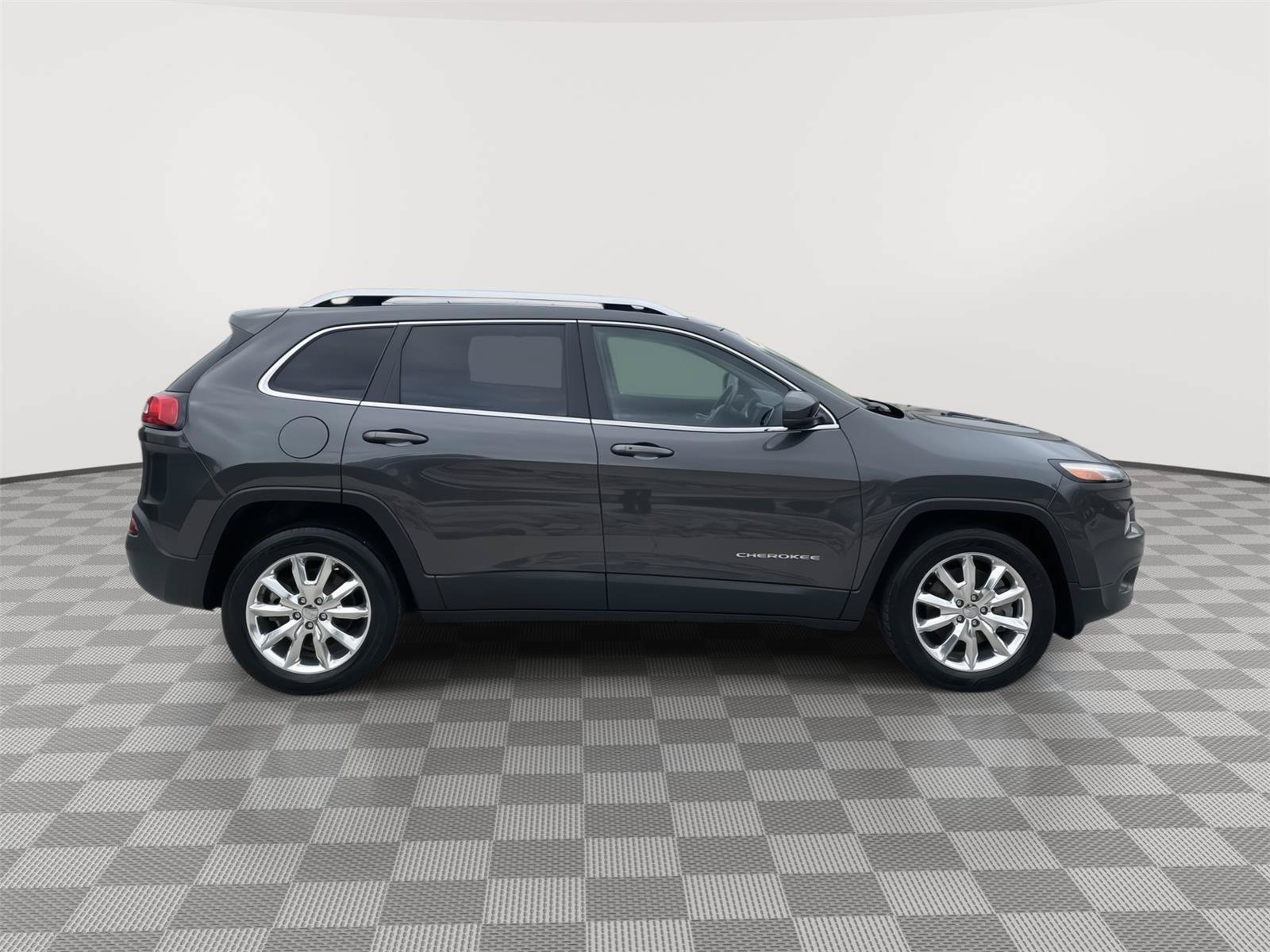 Used 2015 Jeep Cherokee Limited w/ Luxury Group AWD/4WD image 15