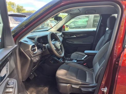 Used 2025 Chevrolet TrailBlazer LT w/ Driver Confidence Package image 7