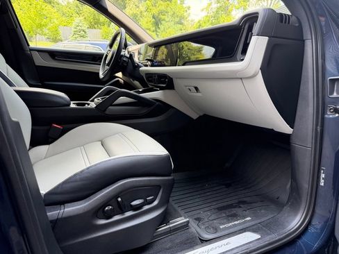 Certified 2026 Porsche Cayenne AWD/4WD image 21