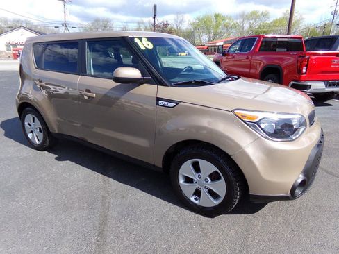 Used 2016 Kia Soul w/ Convenience Package FWD image 1