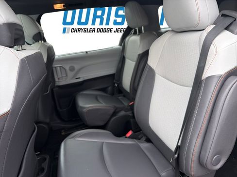 Used 2022 Toyota Sienna XSE image 19