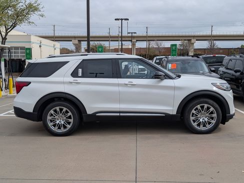 New 2026 Ford Explorer Platinum image 3