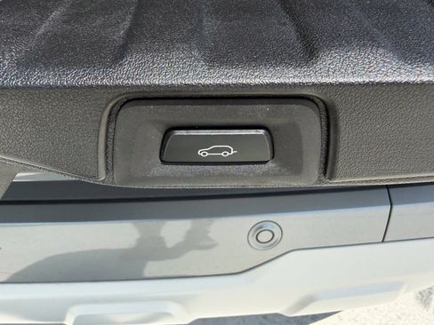 Used 2024 BMW X5 sDrive40i w/ Premium Package RWD image 13