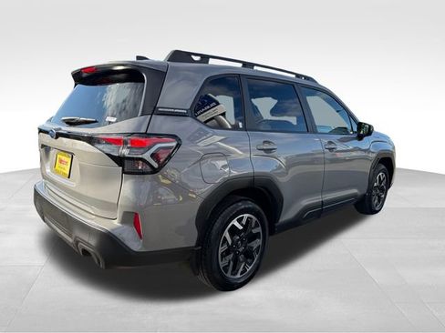 Used 2025 Subaru Forester Premium image 7