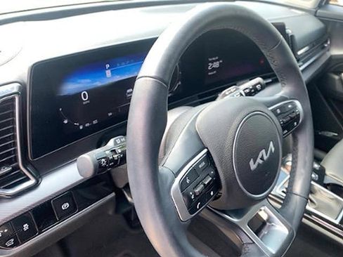 Used 2025 Kia Sportage SX image 19