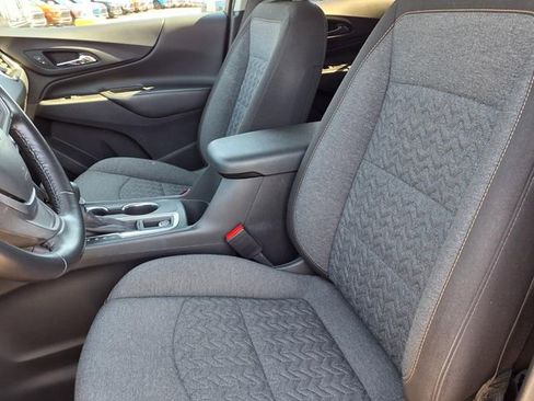 Used 2022 Chevrolet Equinox LT image 3