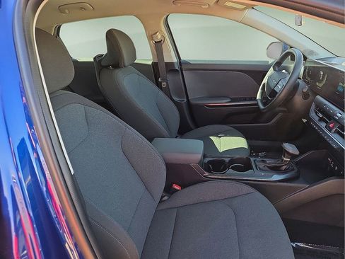 Used 2025 Kia K4 LXS image 12