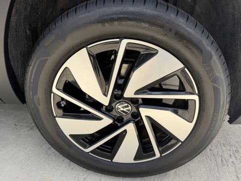 New 2026 Volkswagen Atlas SE FWD image 32