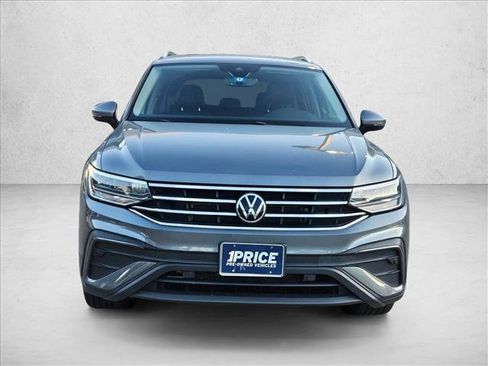 Used 2023 Volkswagen Tiguan SE image 2