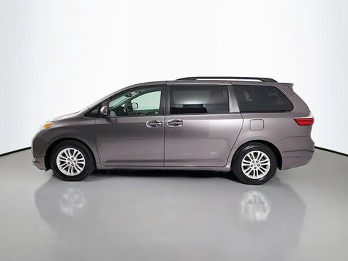 Used 2015 Toyota Sienna XLE image 4