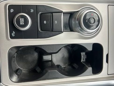 Used 2024 Ford Explorer XLT w/ Equipment Group 202A AWD/4WD image 31