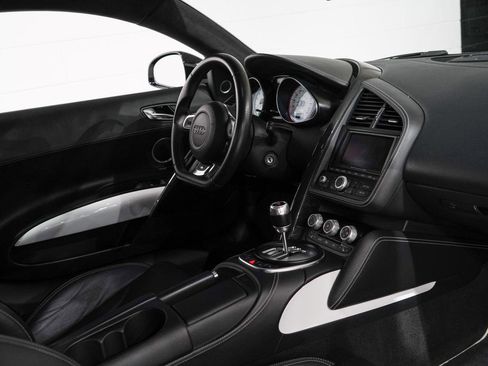Used 2012 Audi R8 V10 image 17