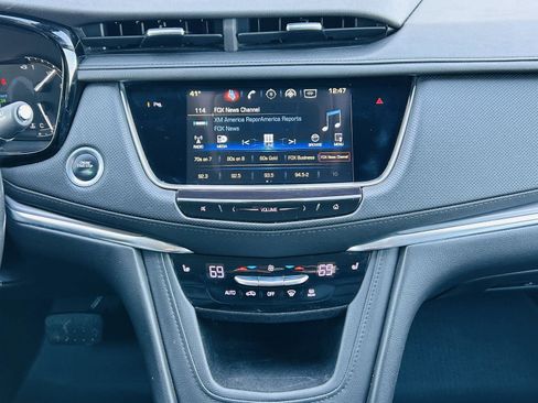 Used 2018 Cadillac XT5 Luxury w/ Driver Awareness Package image 22