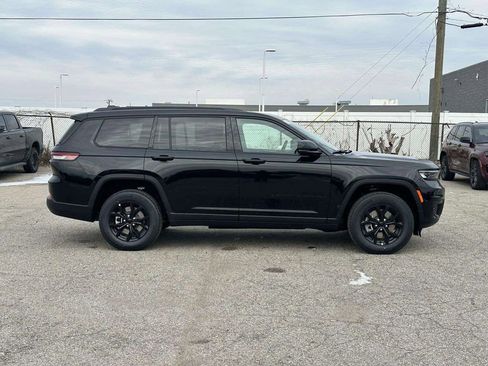 New 2025 Jeep Grand Cherokee L Altitude image 2