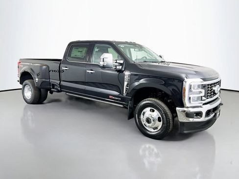 New 2026 Ford F350 4x4 Crew Cab DRW Super Duty image 1