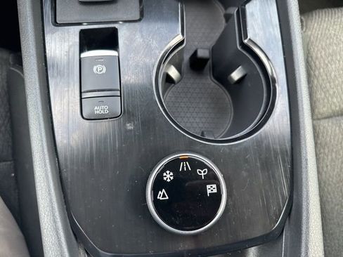 Used 2024 Nissan Rogue SV image 30