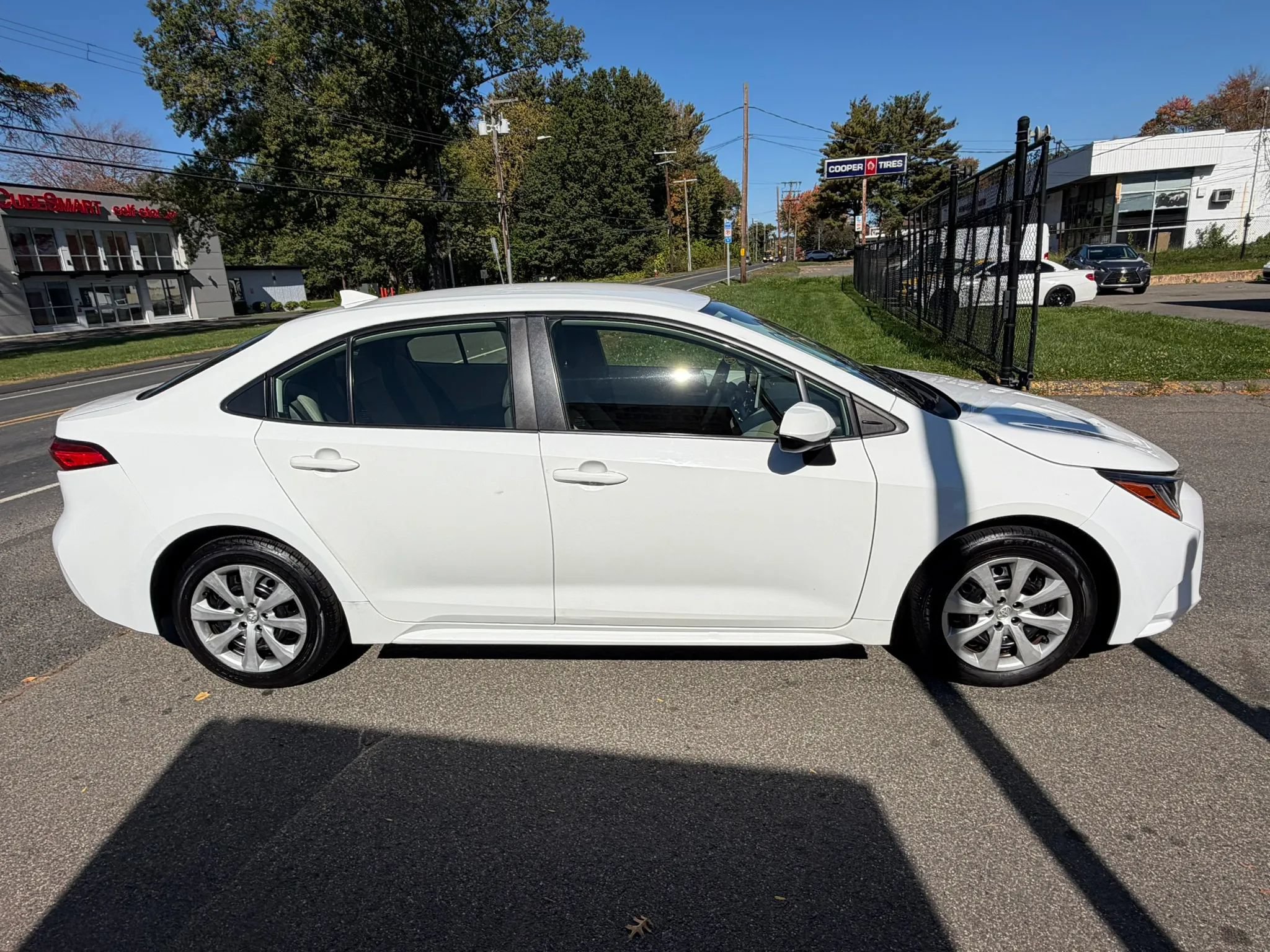 Used 2021 Toyota Corolla LE FWD image 4