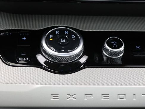 Used 2025 Ford Expedition Active AWD/4WD image 24