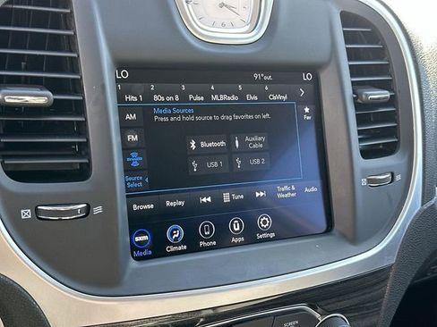 Used 2022 Chrysler 300 Touring image 12