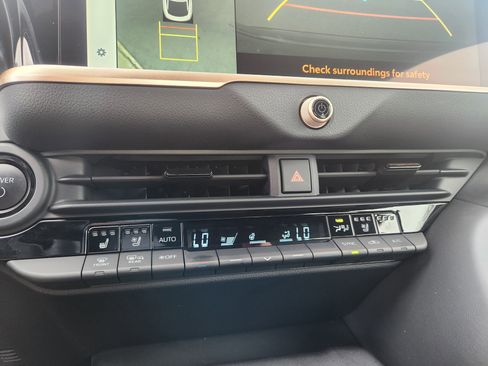 Used 2023 Toyota Crown Platinum image 17