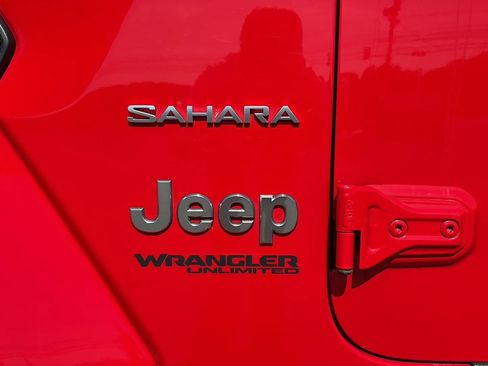 Used 2021 Jeep Wrangler Unlimited Sahara w/ Uconnect 4C Nav & Sound Group AWD/4WD image 26