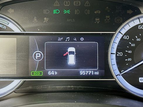 Used 2018 Kia Niro LX FWD image 19